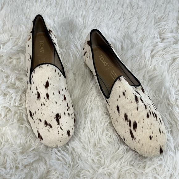 TOMS | Darcy Loafer Flat | In Birch Spotted Calf Hair Design - Picture 3 of 9
